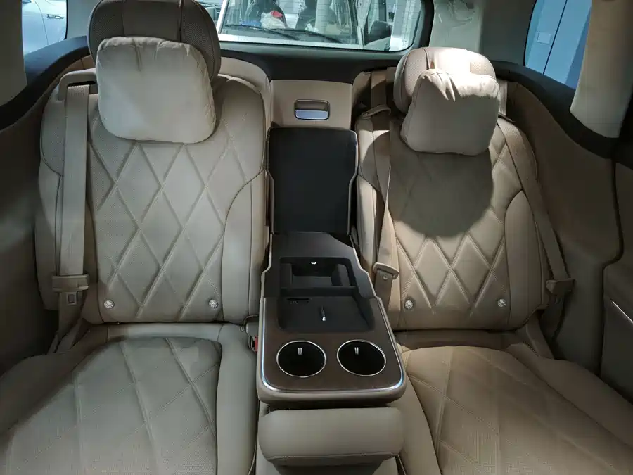 900x675_0_q87_c42_autohomecar__ChxpWGk-ZReAHEmHAAUCdK3OCpA291.jpg.webp Used AITO M9 2025 extended range Ultra version 52kWh 4-seater version