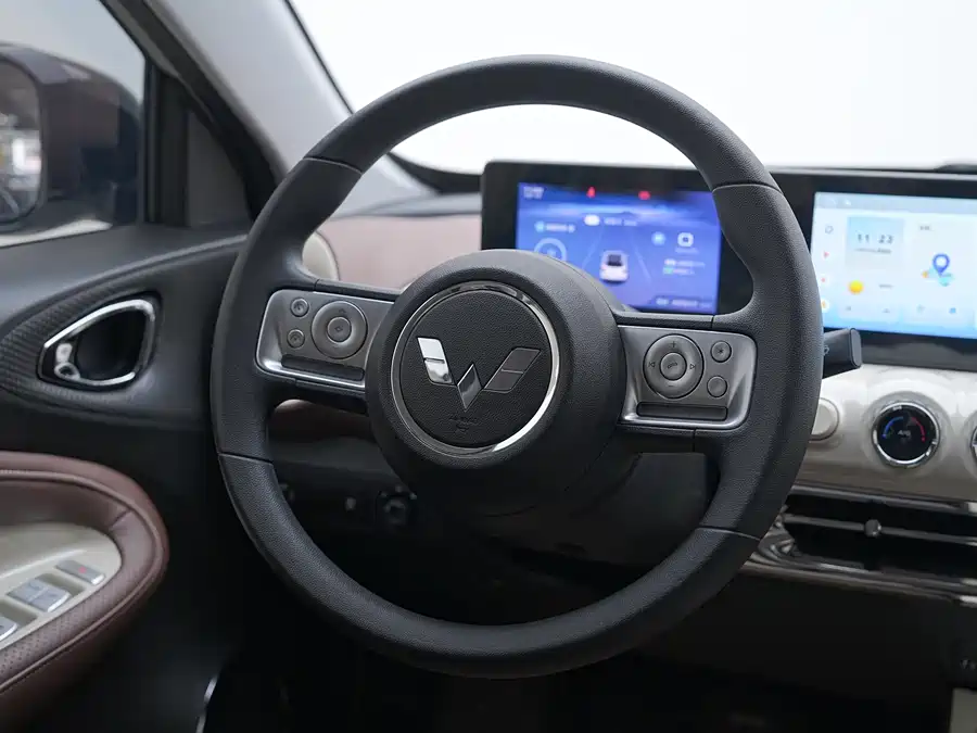 900x675_0_q87_c42_autohomecar__ChxpWGk-ZZWAa0upAAbhArq5Trg842.jpg.webp Used Wuling Bingo 2023 model 333km Yuexiang+ model