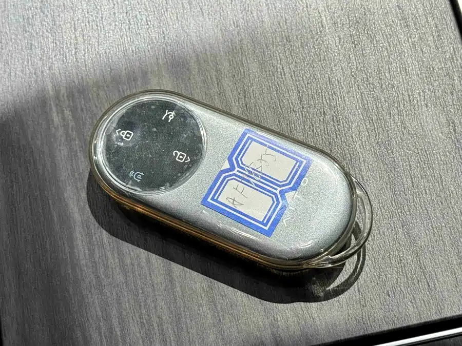 900x675_0_q87_c42_autohomecar__ChxpWGk-cEGAbb0JAAw2Dx0O2CI634.jpg.webp Used AITO M9 2024 extended range Ultra version 42kWh 6-seater version