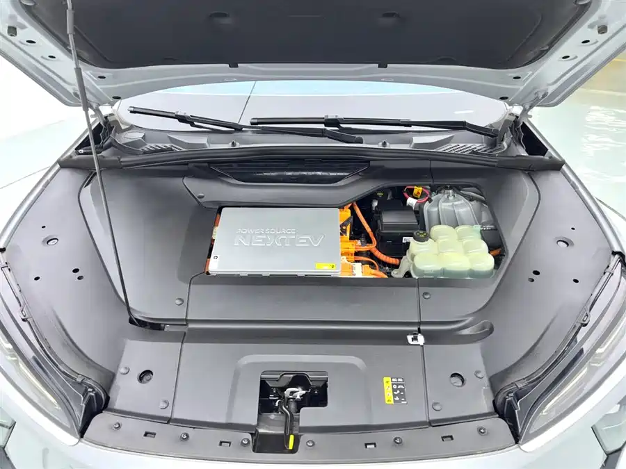 900x675_0_q87_c42_autohomecar__ChxpWGk1O2mAbS0FAAHnSc1Gx3M643.jpg.webp Used NIO EC6 2020 465KM Sports Edition