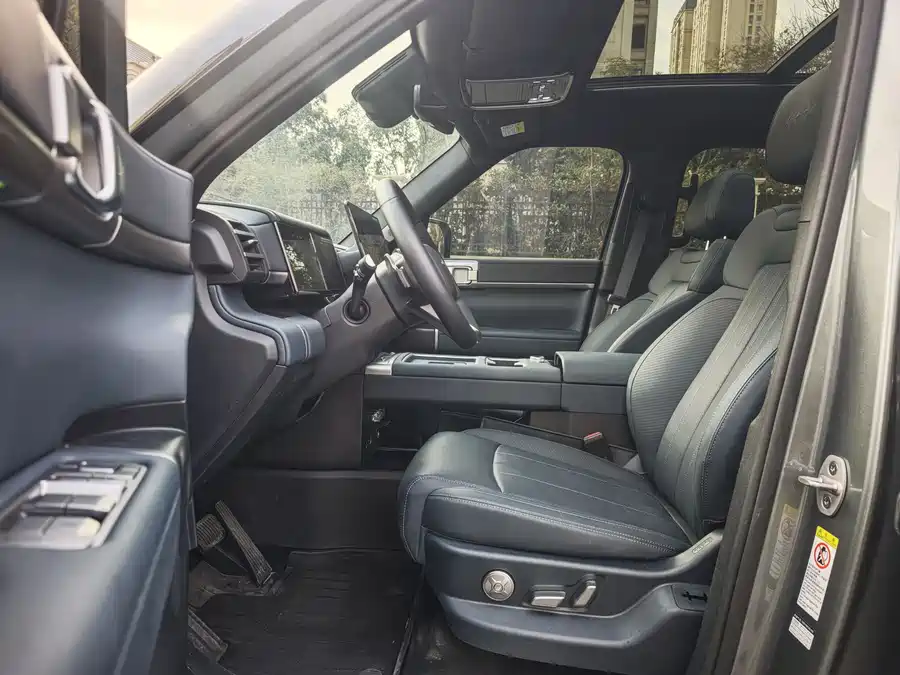 900x675_0_q87_c42_autohomecar__ChxpWGk2u1iASA7vAAWGBLRefFA011.jpg.webp Used BYD Leopard Titanium 7 2025 190KM four-wheel drive Ultra version