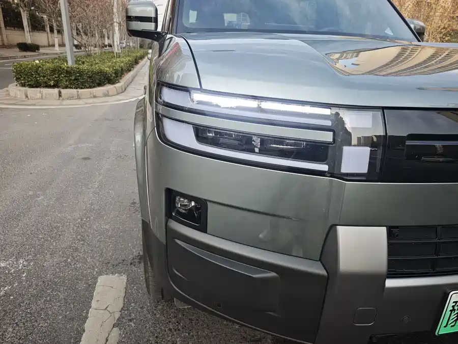 900x675_0_q87_c42_autohomecar__ChxpWGk2u2CAE7DwAAYZPI8uPWE182.jpg.webp Used BYD Leopard Titanium 7 2025 190KM four-wheel drive Ultra version