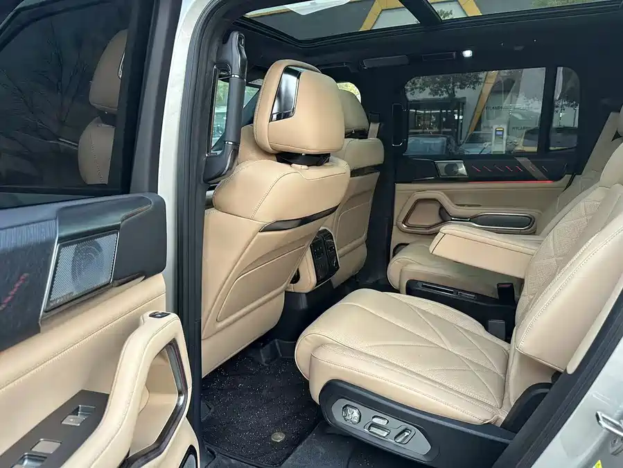 Used BYD Leopard 8 2025 Zhiyong flagship version 6 seats