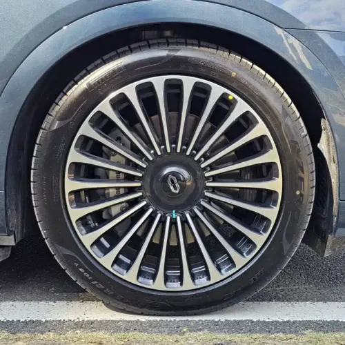 900x675_0_q87_c42_autohomecar__ChxpWGk6SmKADlukAAtlSJM_12Q476.jpg.webp Used AITO M9 2024 extended range Max version 42kWh 5-seater version