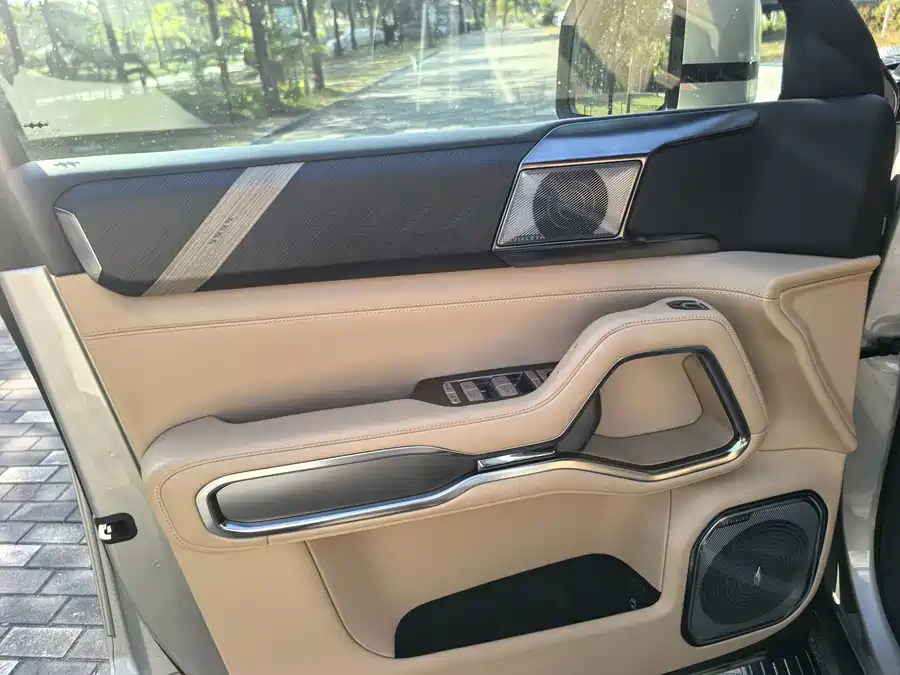 900x675_0_q87_c42_autohomecar__ChxpWGk6j_-AFxqbAAUF-i57bhk199.jpg.webp Used BYD Leopard 8 2025 Zhiyong flagship version 7 seats