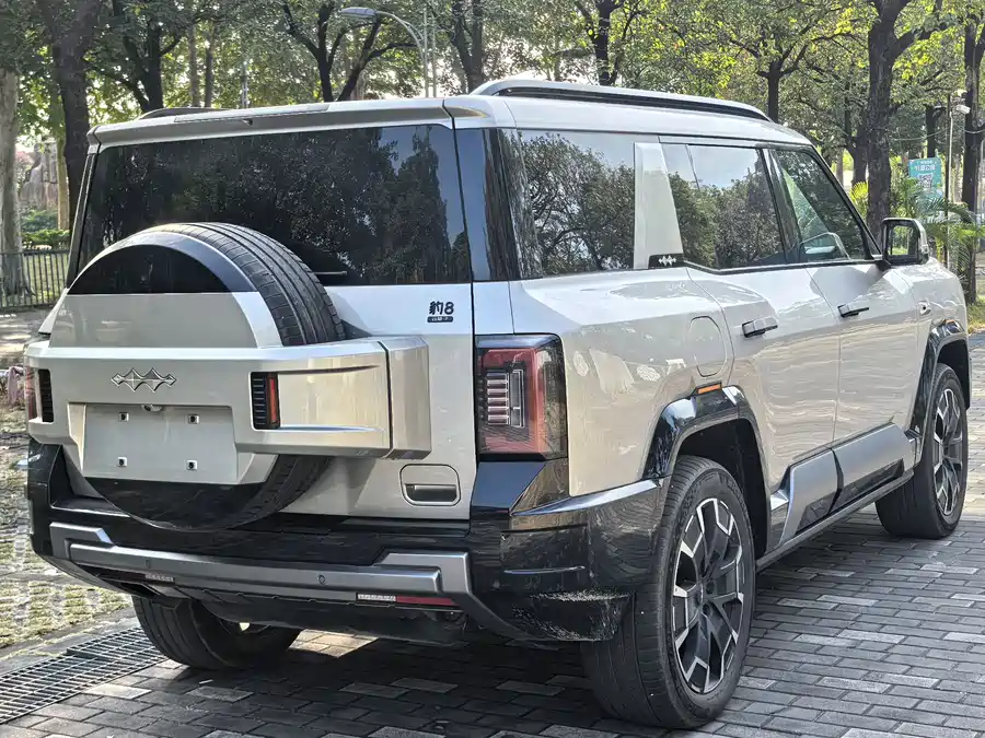 900x675_0_q87_c42_autohomecar__ChxpWGk6j_qAZNCFAAlkFZcTZCw563.jpg.webp Used BYD Leopard 8 2025 Zhiyong flagship version 7 seats