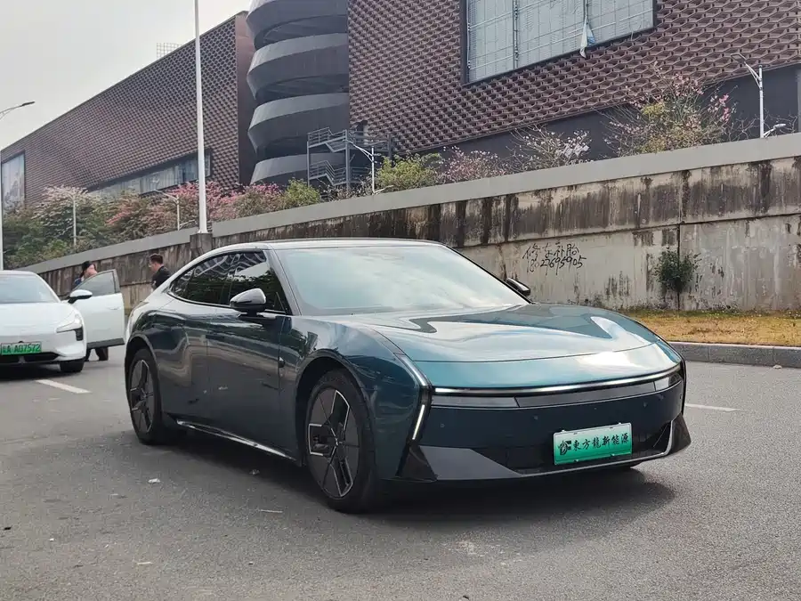 900x675_0_q87_c42_autohomecar__ChxpWGk6jxKAPlFEAAu0DKZdJh0552.jpg.webp Used Xpeng P7 2025 702 Long Battery Life Ultra