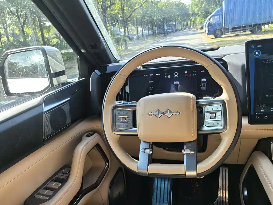 900x675_0_q87_c42_autohomecar__ChxpWGk6kAGATg23AAZDFDolKmo314.jpg.webp Used BYD Leopard 8 2025 Zhiyong flagship version 7 seats