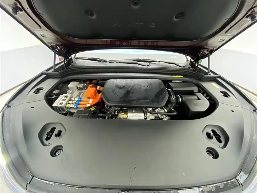 Used AITO M9 2025 extended range Ultra version 52kWh 6-seater version