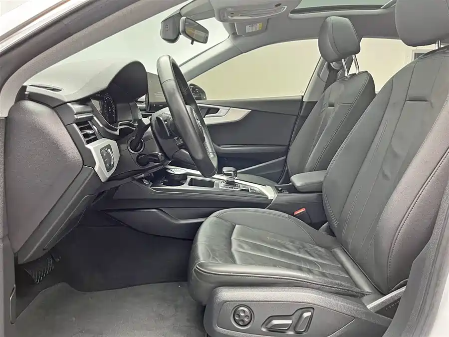 900x675_0_q87_c42_autohomecar__ChxpWGk80RWASv0bAAIGjGjonWs014.jpg.webp Used Audi A5 (Imported) 2021 Sportback 40 TFSI Fashionable and Elegant