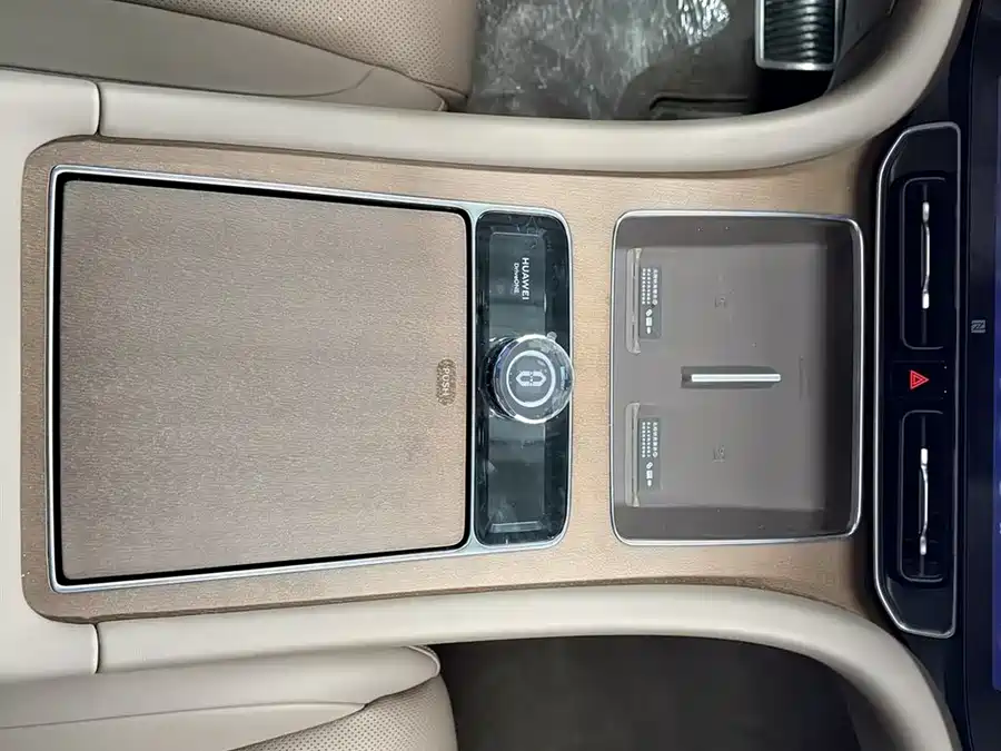 900x675_0_q87_c42_autohomecar__ChxpWGk8yOGAKWUyAAOvLLqStmU776.jpg.webp Used AITO M9 2024 extended range Max version 52kWh 6-seater version