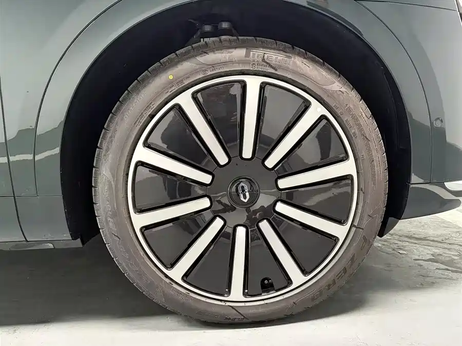 900x675_0_q87_c42_autohomecar__ChxpWGk8yOOAQwg7AAH7rAa7HL4934.jpg.webp Used AITO M9 2024 extended range Max version 52kWh 6-seater version