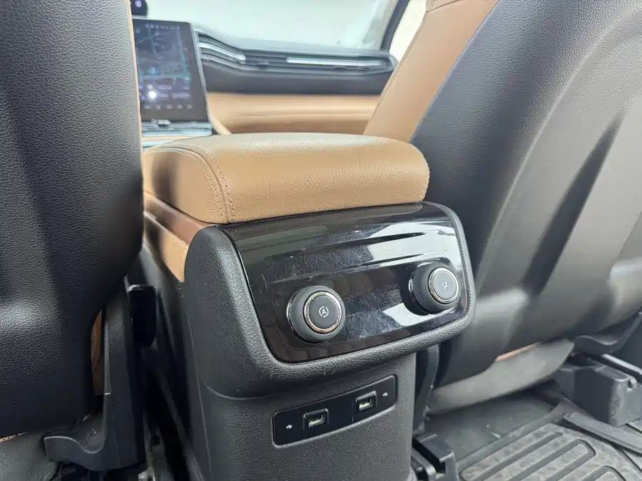 900x675_0_q87_c42_autohomecar__ChxpWGk9PFWAfZwbAAnBQQOCck4358.jpg.webp Used NIO ES8 2018 model 355KM baseline version seven-seater version