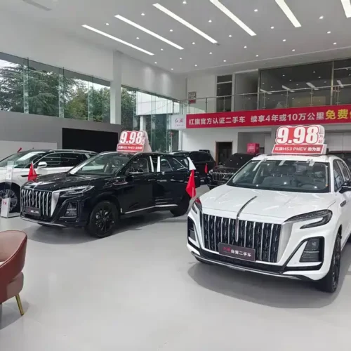 900x675_0_q87_c42_autohomecar__ChxpWGkMDXWARwnhAAdXuUCbwOw007.jpg.webp Used Hongqi HS3 PHEV 2025 117km Jinwei Edition