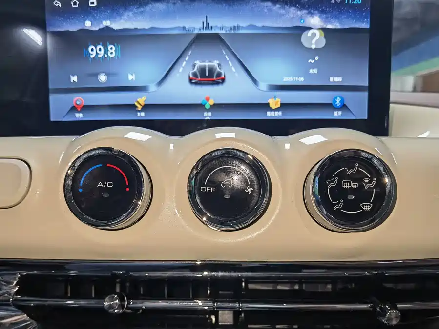 900x675_0_q87_c42_autohomecar__ChxpWGkMKD-AbANrAAa1eokNEfU925.jpg.webp Used Wuling Bingo 2024 model 333km Yuexiang model