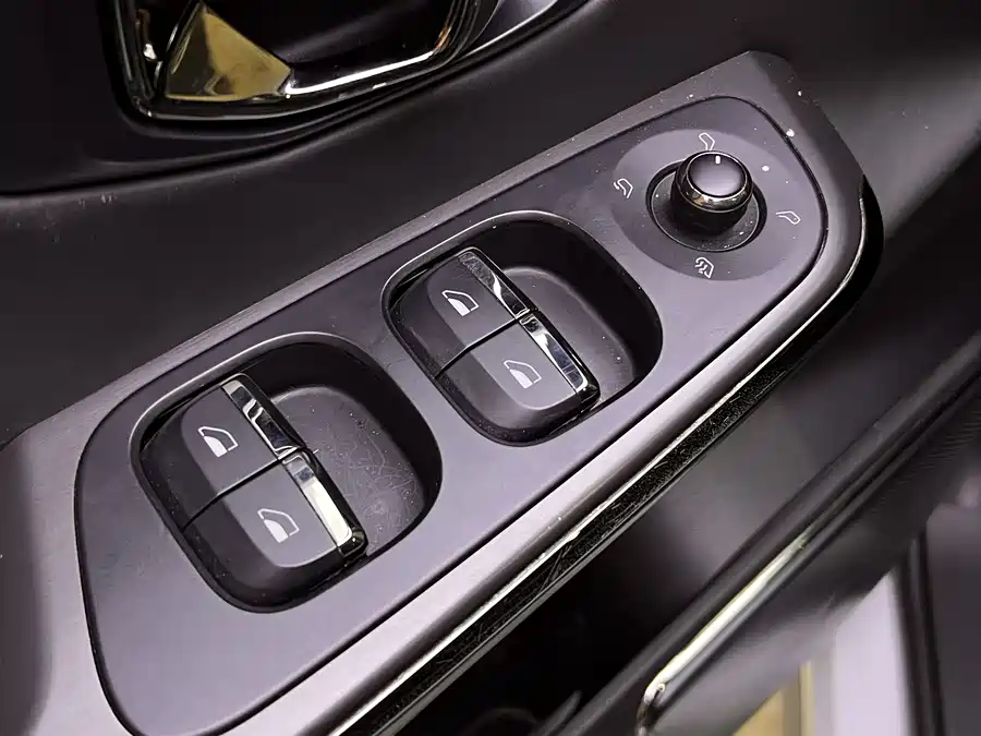 900x675_0_q87_c42_autohomecar__ChxpWGkOt8eAMHmgAATvKCCqmpU014.jpg.webp Used NIO ES8 2020 580KM Signature Edition Six-Seater Edition