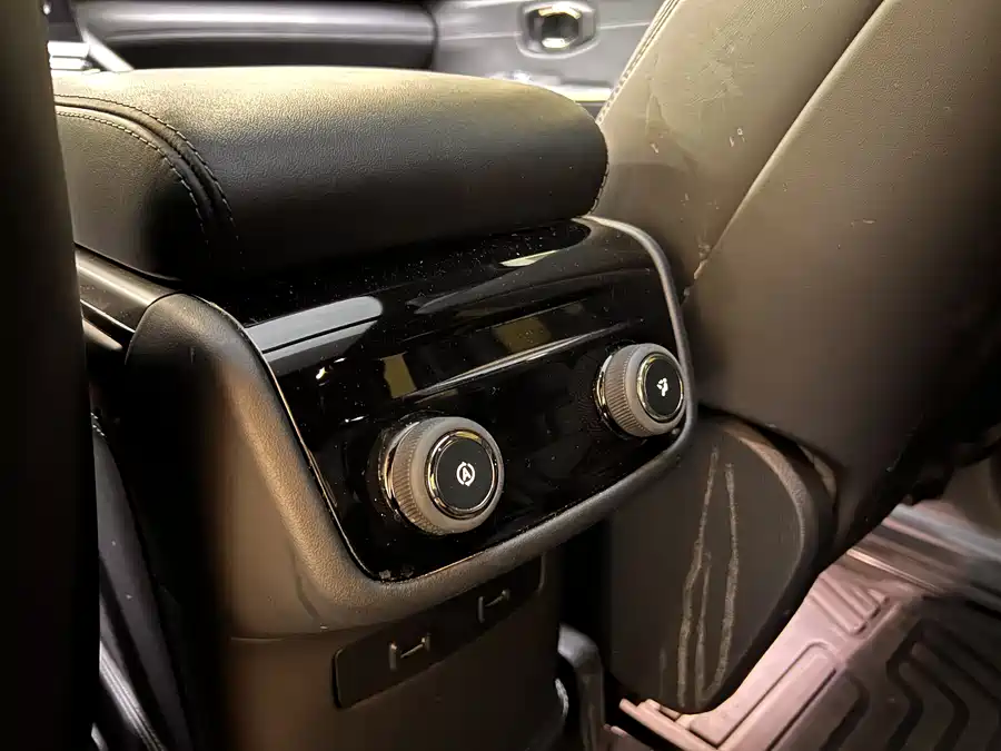 900x675_0_q87_c42_autohomecar__ChxpWGkOt8iAaxUNAASPPKGXJCY132.jpg.webp Used NIO ES8 2020 580KM Signature Edition Six-Seater Edition