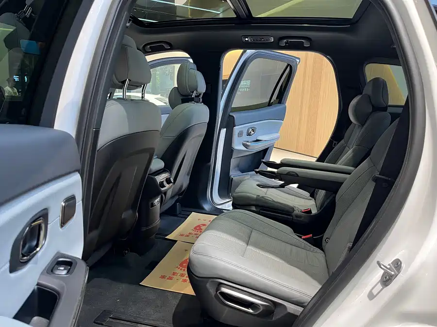 900x675_0_q87_c42_autohomecar__ChxpWGkRlBuAbgsCAAj5CZEn0pY829.jpg.webp Used NIO ES8 2020 415KM six-seater version