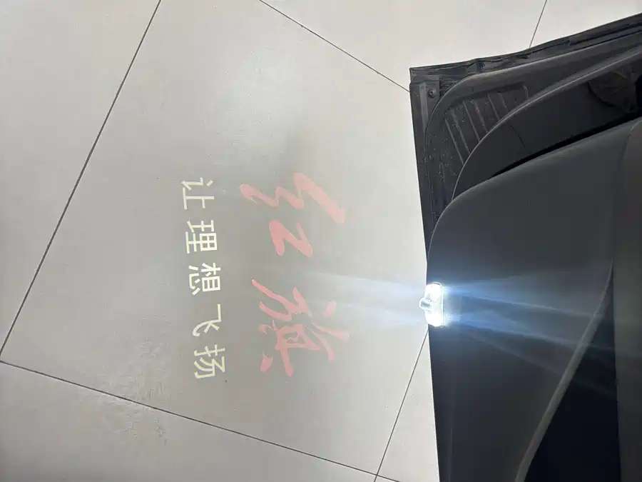 900x675_0_q87_c42_autohomecar__ChxpWGkUMhGAK4QkAAZHiCX8tVU662.jpg.webp Used Hongqi HS3 PHEV 2024 115km Jinwei Edition