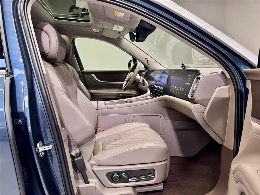 900x675_0_q87_c42_autohomecar__ChxpWGkVRpaAScrZAAJdT9Yc6Gk971.jpg.webp Used AITO M9 2024 extended range Ultra version 52kWh 5-seater version