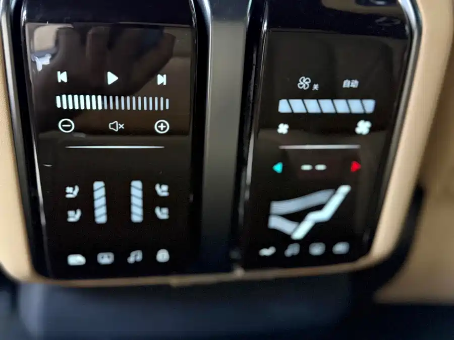 900x675_0_q87_c42_autohomecar__ChxpWGkVuiCAY2IEAAYc2YndUFs086.jpg.webp Used BYD Leopard 8 2025 Zhiyong flagship version 7 seats