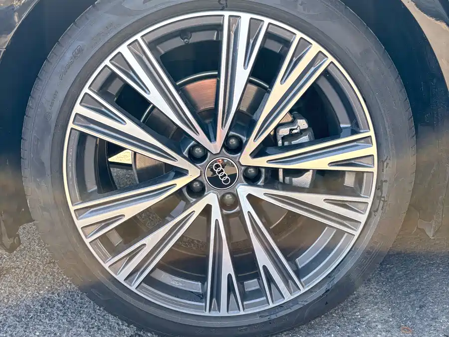 900x675_0_q87_c42_autohomecar__ChxpWGkf-C6AJzTuAA0eDaS41-Y582.jpg.webp Used Audi A6L 2024 45 TFSI Premium Dynamic Model