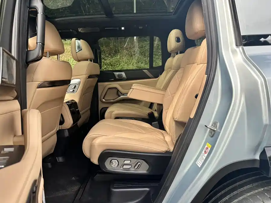 Used BYD Leopard 8 2025 Zhiyong flagship version 6 seats