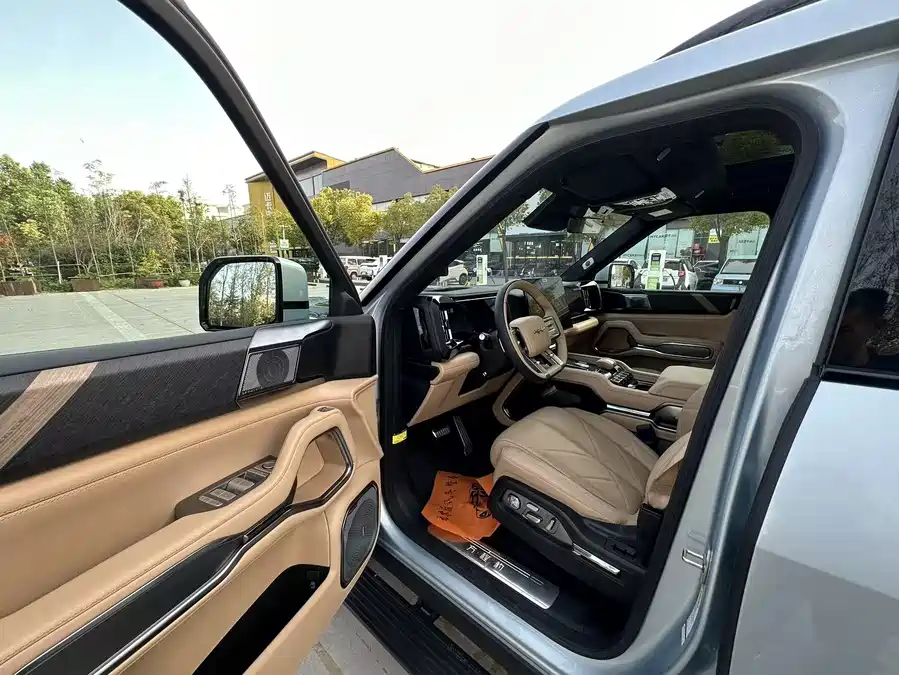 900x675_0_q87_c42_autohomecar__ChxpWGknqz6AHE9vAATCcf_ddeA827.jpg.webp Used BYD Leopard 8 2025 Zhiyong Deluxe Edition 7 seats