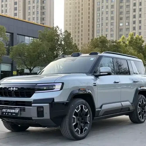 900x675_0_q87_c42_autohomecar__ChxpWGknqzqAasfjAAVurOlWbWw953.jpg.webp Used BYD Leopard 8 2025 Zhiyong Deluxe Edition 7 seats