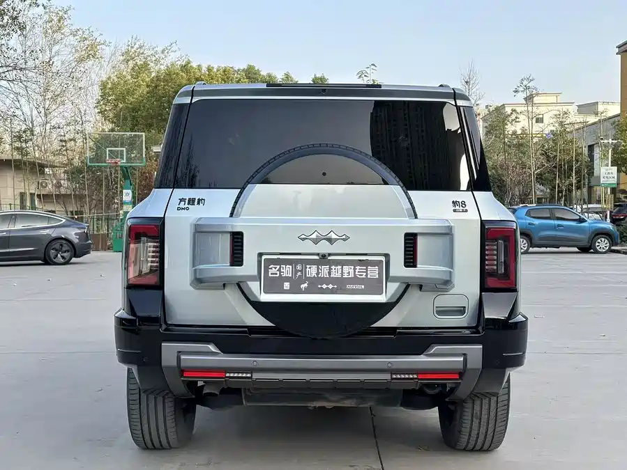 900x675_0_q87_c42_autohomecar__ChxpWGknqzyAZplIAARrvAxT_Jk906.jpg.webp Used BYD Leopard 8 2025 Zhiyong Deluxe Edition 7 seats