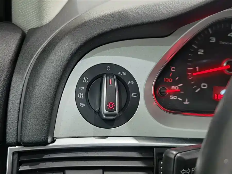 900x675_0_q87_c42_autohomecar__ChxpWGkoFYeAYbH6AAHxbeyeoBc939.jpg.webp Used Audi A6L 2011 2.0 TFSI automatic standard