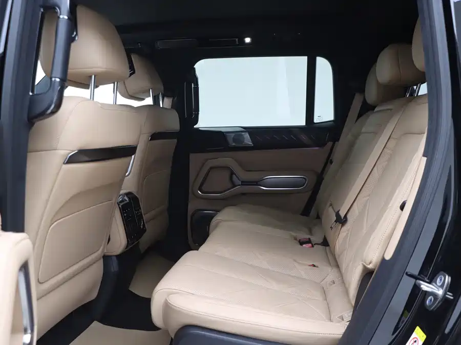 900x675_0_q87_c42_autohomecar__ChxpWGkpFW2AOowxAAZAZOHad6s055.jpg.webp Used BYD Leopard 8 2025 Zhiyong flagship version 7 seats