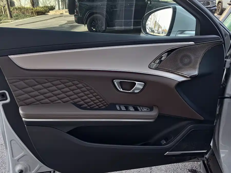 900x675_0_q87_c42_autohomecar__ChxpWGkqteOAStz1AAVVOlNSTJM652.jpg.webp Used BYD Han 2024 DM-i Honor Edition 121KM Premium Type