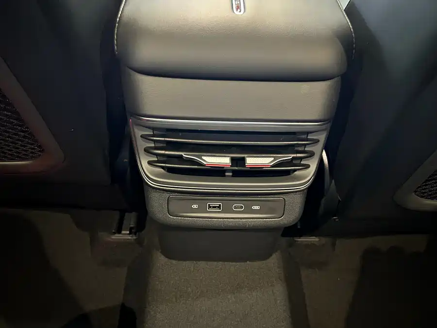 900x675_0_q87_c42_autohomecar__ChxpWGkruiuAaefZAAaXkCKgM9I371.jpg.webp Used Hongqi HS3 PHEV 2024 115km Jinwei Edition