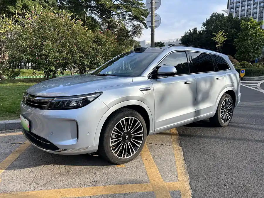 900x675_0_q87_c42_autohomecar__ChxpWGktkx6AQyqNAA1V8BM-Tus245.jpg.webp Used HUAWEI AITO M7 2024 1.5T Intelligent Driving Four-wheel Drive Ultra Version 6 Seats