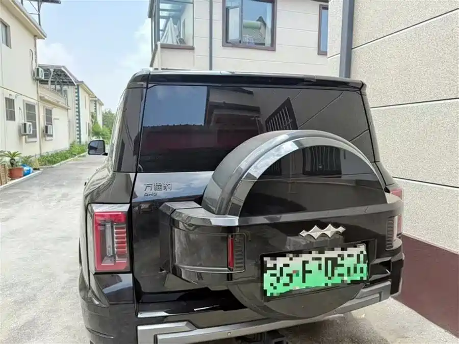 900x675_0_q87_c42_autohomecar__ChxpWGktlmiAbUEmAAH7WqJ4IBI483.jpg.webp Used BYD Leopard 8 2025 Zhiyong flagship version 6 seats