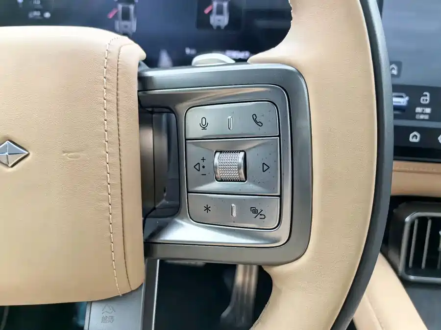 900x675_0_q87_c42_autohomecar__ChxpWGkv2j6APhjZAAJM2_VyK7s084.jpg.webp Used BYD Leopard 8 2025 Zhiyong flagship version 7 seats