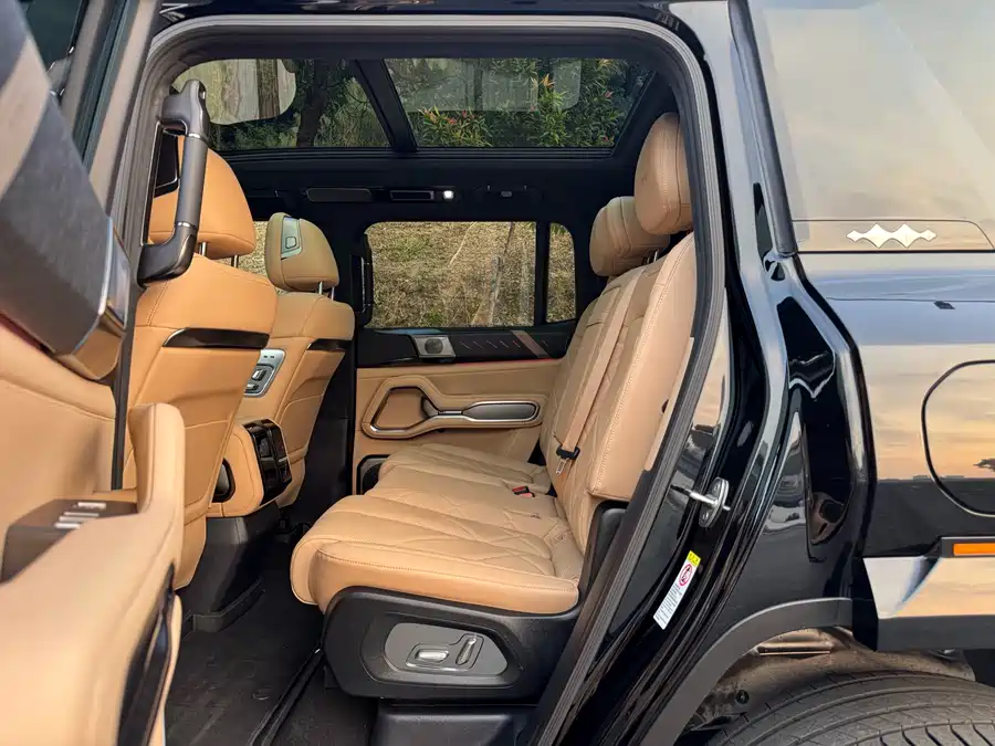 900x675_0_q87_c42_autohomecar__ChxpWGkxW7mAPSqCAAjaSufeMuA926.jpg.webp Used BYD Leopard 8 2025 Zhiyong flagship version 7 seats