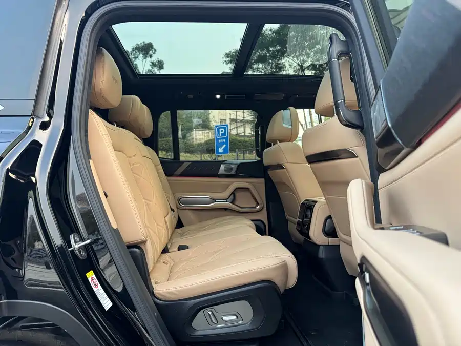 900x675_0_q87_c42_autohomecar__ChxpWGkxW7uAbQh3AAhno6Qu0_g930.jpg.webp Used BYD Leopard 8 2025 Zhiyong flagship version 7 seats