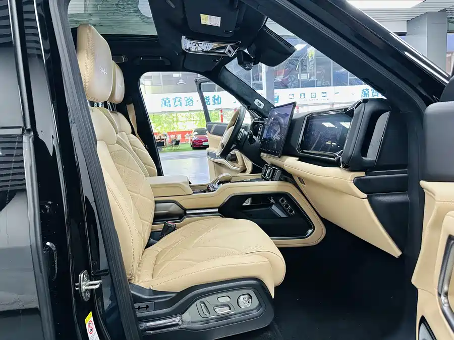 900x675_0_q87_c42_autohomecar__ChxpWGlCLCiAdWi2AAbi6_e2Xpo393.jpg.webp Used BYD Leopard 8 2025 Zhiyong flagship version 7 seats