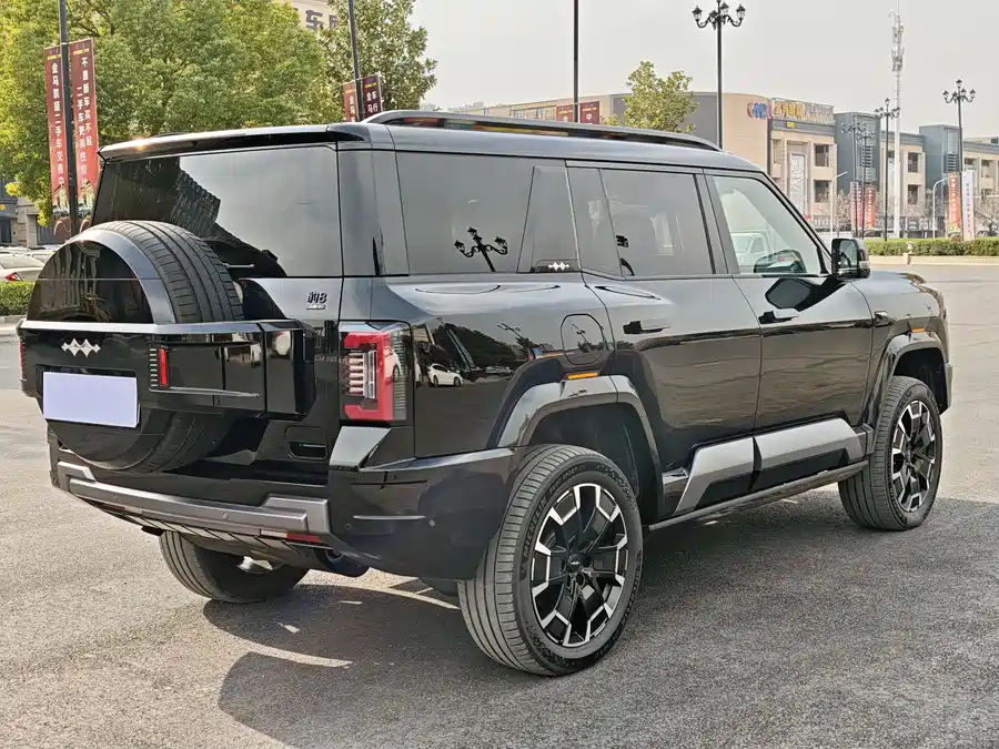 900x675_0_q87_c42_autohomecar__ChxpWGlDZbKANmkZAAq4OMuuMa4496.jpg.webp Used BYD Leopard 8 2025 Zhiyong flagship version 7 seats