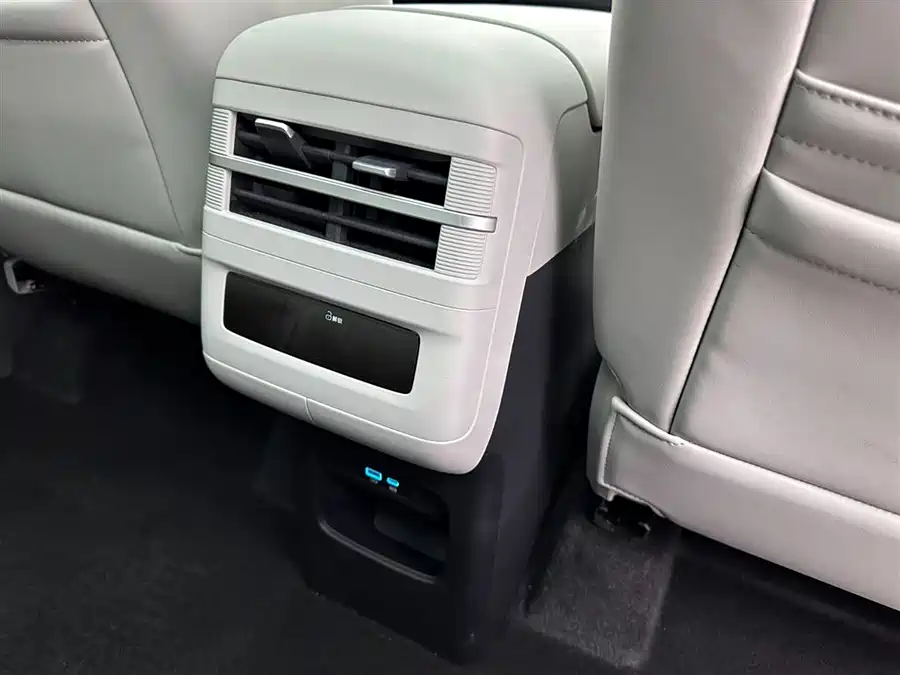 900x675_0_q87_c42_autohomecar__ChxpWGlDr1KAZUorAAE9quWPxmo568.jpg.webp Used BYD Leopard Titanium 7 2025 model 135KM two-wheel drive Pro version