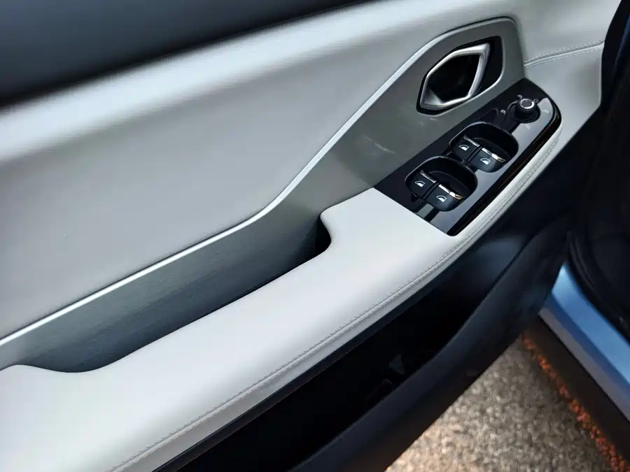 900x675_0_q87_c42_autohomecar__ChxpWGlDvHuAa0lMAAbnlzKmv8A215.jpg.webp Used NIO ES8 2018 Founder Edition