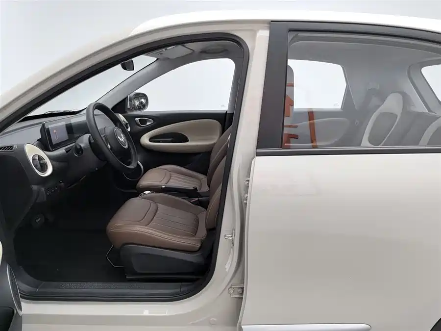 900x675_0_q87_c42_autohomecar__ChxpWGlE82eAaBSpAAFUQQlpszw749.jpg.webp Used Wuling Bingo 2023 model 203km light model