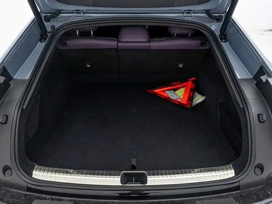 900x675_0_q87_c42_autohomecar__ChxpWGlE9SmAJ18XAAGI_lsyTx4361.jpg.webp Used Xpeng P7 2025 702 Long Battery Life Ultra