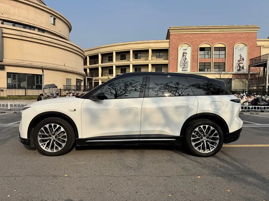 900x675_0_q87_c42_autohomecar__ChxpWGlEFZSAQWrtAAw8VI3-aoY217.jpg.webp Used NIO ES6 2024 model 75kWh