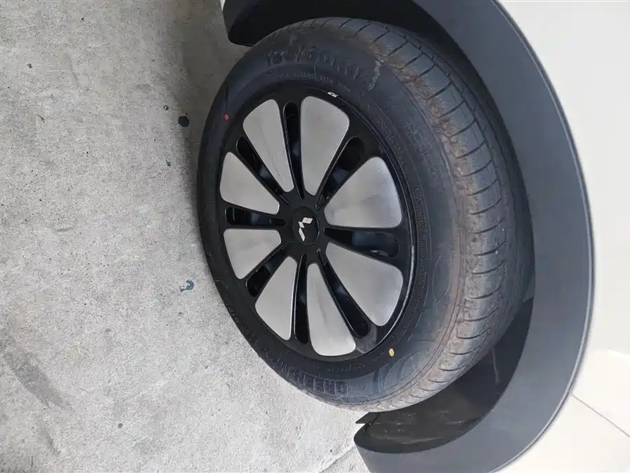 900x675_0_q87_c42_autohomecar__ChxpWGlFQvyAaA7fAAHMtcw09M8469.jpg.webp Used Wuling Bingo 2025 model 333km Lingxi Internet model