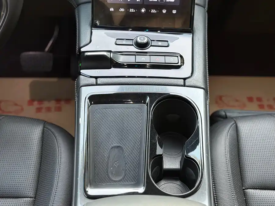 900x675_0_q87_c42_autohomecar__ChxpWGlGCL2AFTbcAAh7pryT2j8100.jpg.webp Used NIO ES8 2018 model 355KM baseline version seven-seater version