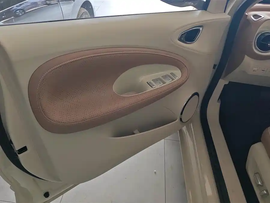 900x675_0_q87_c42_autohomecar__ChxpWGlGFOmAU90IAAE6bWTlYW8344.jpg.webp Used Wuling Bingo 2025 model 410km Lingxi exclusive model