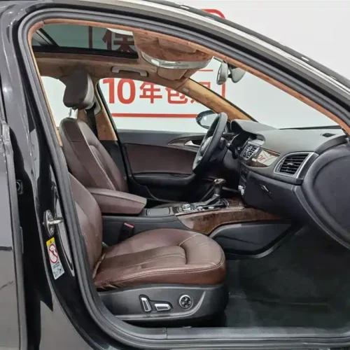 900x675_0_q87_c42_autohomecar__ChxpWGlGr-GAJm5qAAIXj3GhEHs899.jpg.webp Used Audi A6L 2015 TFSI Million Commemorative Intelligent Collar Model